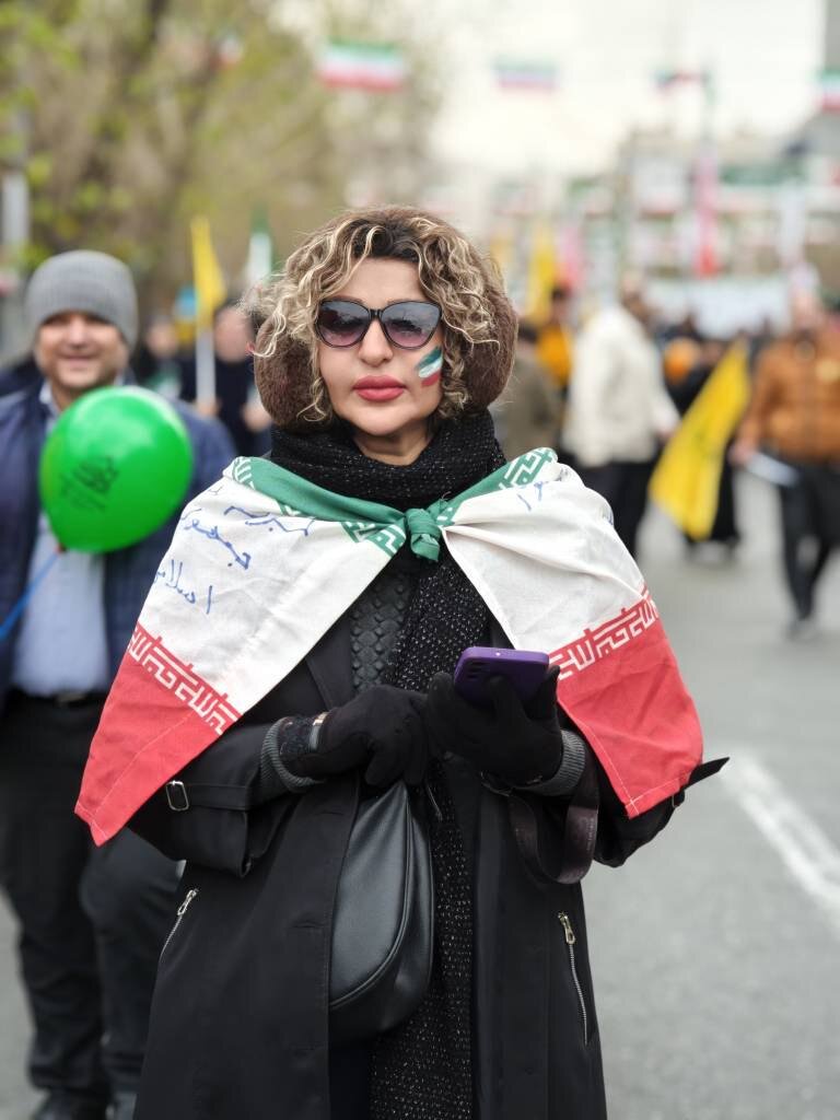 زنان حاضر در راهپیمایی ۲۲ بهمن در قاب تصویر صداوسیما + عکس
