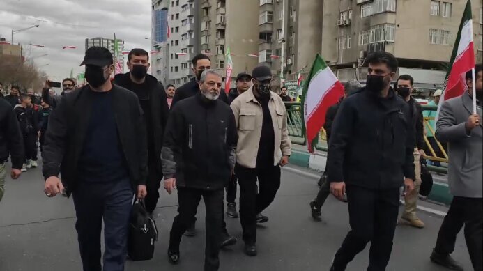 تصویر خاص از رئیس ستاد کل نیروهای مسلح در راهپیمایی ۲۲ بهمن + عکس