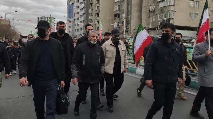 جشن ۴۷ سالگی انقلاب در خیابان‌های ایران/ نظامیان و چهره های سیاسی از سردار قاآنی تا علی مطهری و ... آمدند/ خط و نشان برای ترامپ تیتر اول شد + جدول