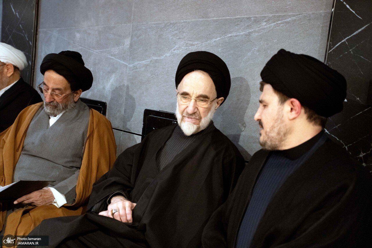 سید محمد خاتمی به منزل مرحوم امام جمارانی رفت+ عکس