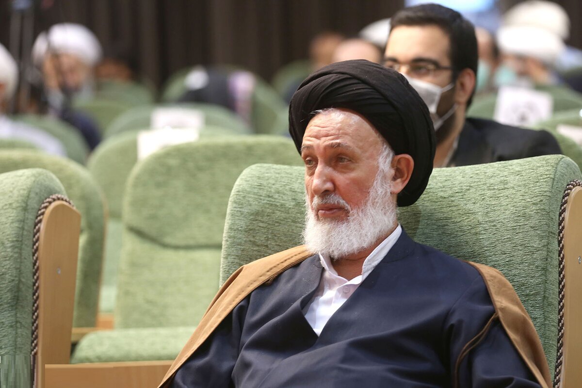 آیت الله ایازی: انقلاب را نمی‌توان با فحاشی، هتک حرمت، تهمت و تندروی تعریف و حفظ کرد/ تندروها اساساً در چارچوب نظام نبوده و نیستند