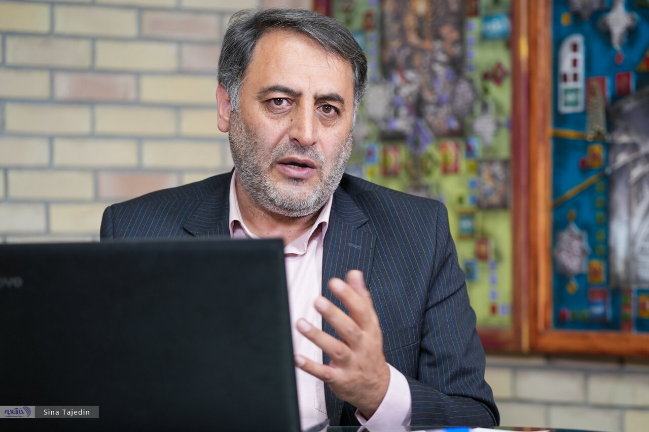 «بیماری نفتی ایرانی» به‌زودی در جهان تدریس خواهد شد / ایران اسیر «سیاهچاله اقتصادی» شده / افزایش قیمت انرژی نتیجه معکوس دارد