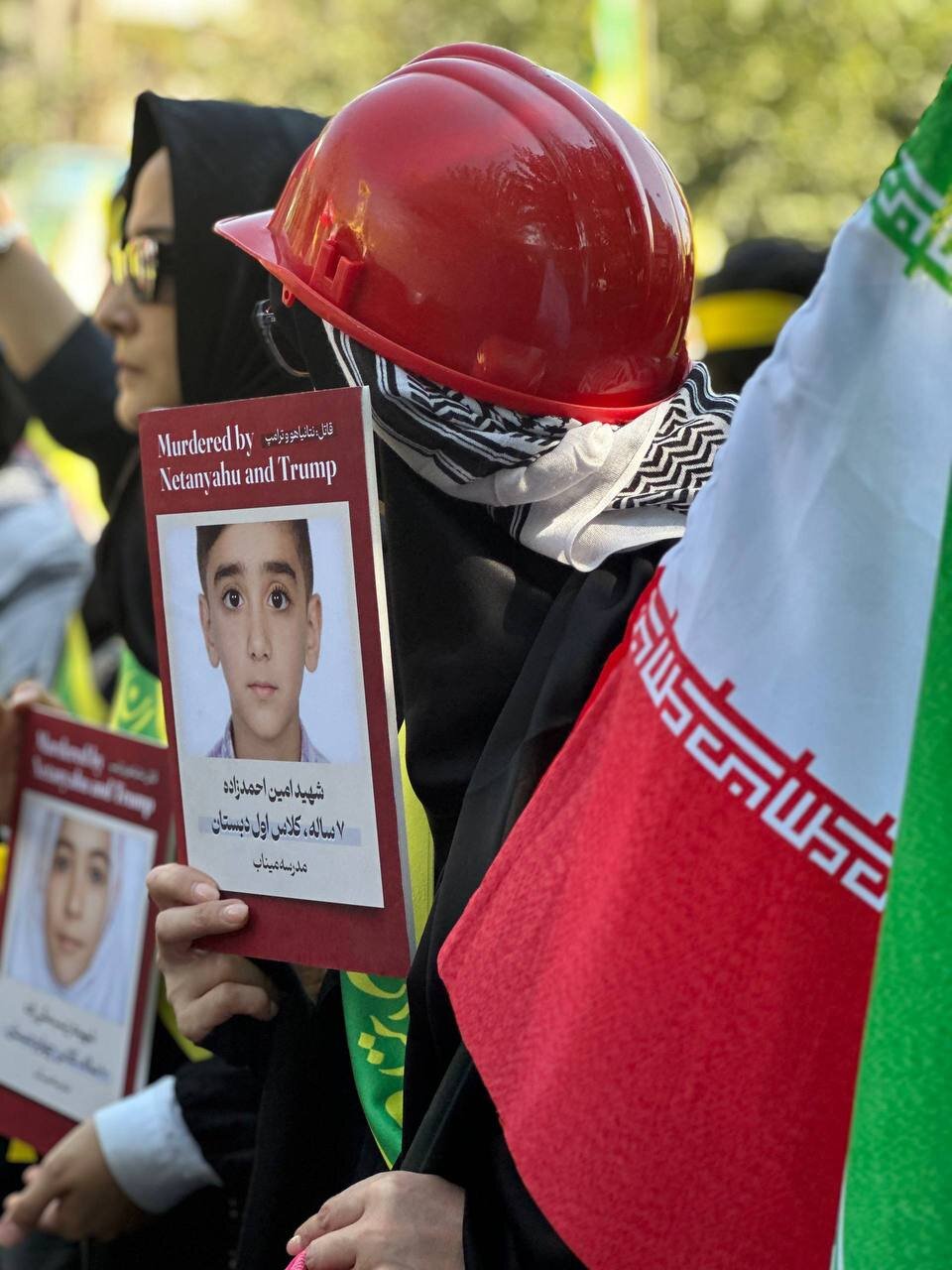 تصاویر مادران و کودکان در همایش جانفدا/ از شهدای مدرسه میناب تا نوزاد در آغوش مادر چفیه پوش