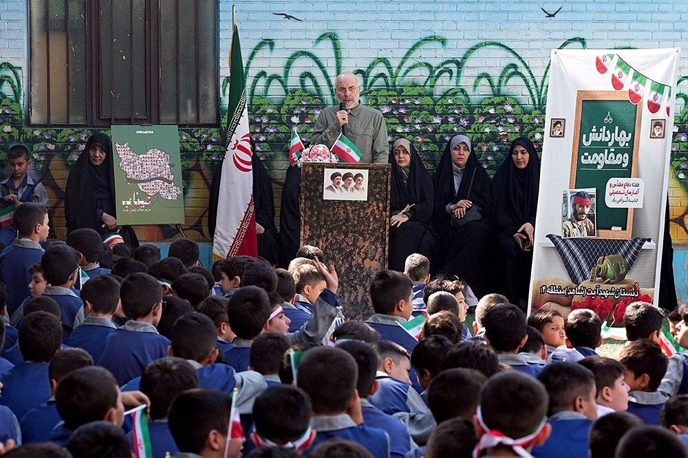 قالیباف: رهبر شهید امروز مؤثرتر از زمانی که در بین ما بود، می تواند در زندگی ما اثر گذاشته، یاری رسانده و ما را هدایت کند/ جهل و نادانی دشمن ایران است