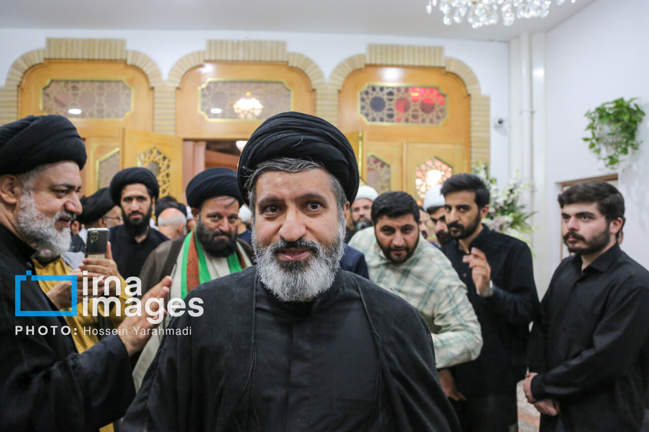 حضور فرزند رهبر شهید انقلاب در یک مراسم ختم/ نماینده آیت الله سیستانی هم بود+ تصاویر