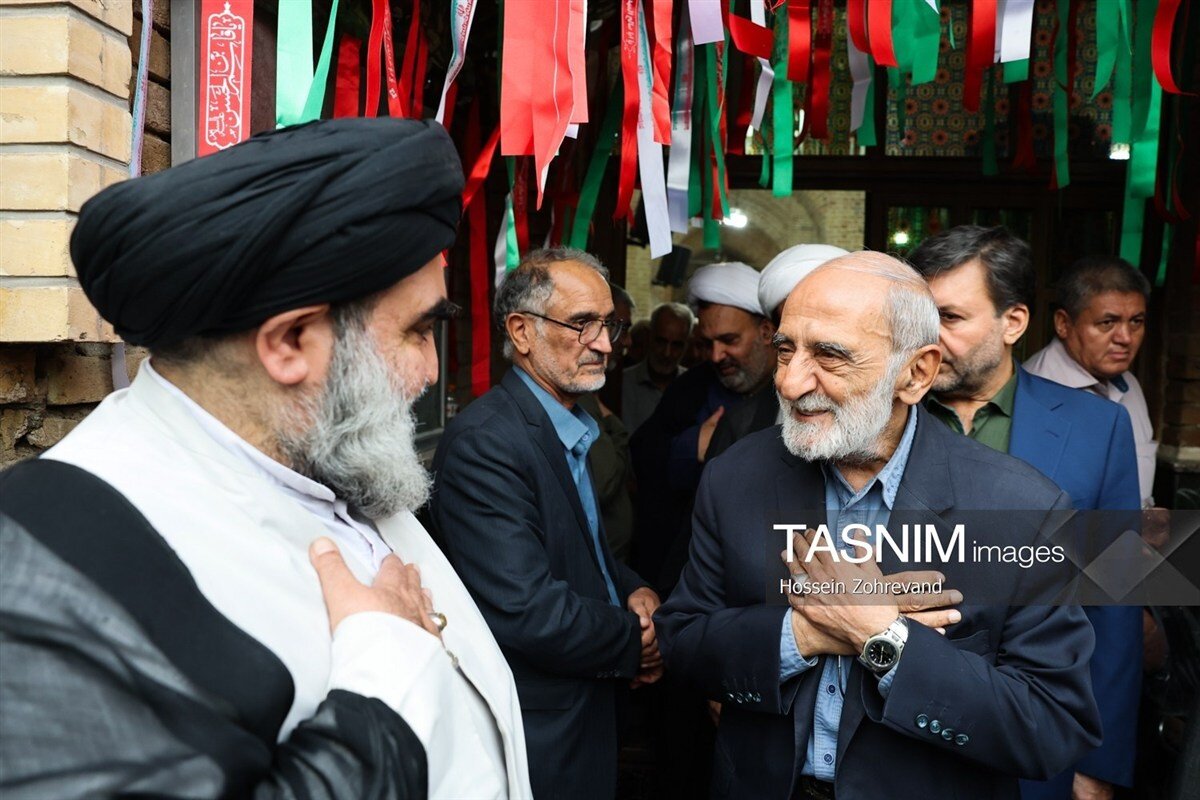 تصاویر مراسم یادبود مسئول دفتر نظامی رهبر شهید؛ از حضور جانشین قاآنی بدون لباس نظامی تا حسین شریعتمداری/ سردار مقدم فر هم بود/ پویانفر هم مداحی کرد