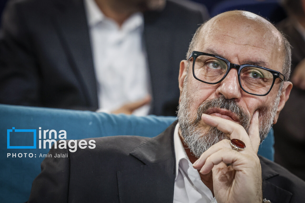 پزشکیان در اختتامیه «راهی‌شو»/ از گپ‌وگفت وزیر دفاع روحانی با رئیس‌جمهور تا حضور رییس دفتر پزشکیان + تصاویر