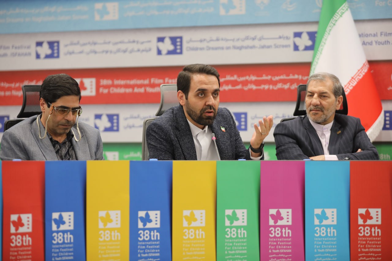 تفاهم‌نامه تشکیل دبیرخانه دائمی جشنواره فیلم کودک در اصفهان به امضا رسید